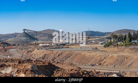 Mines de Riotinto à Huelva, en Espagne, mines à ciel ouvert de minerai de fer. Zone de concentration massive de sulfures polymétalliques où le cuivre, le plomb et le zinc sont extraits Banque D'Images