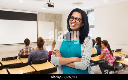 Happy smiling young woman in glasses Banque D'Images