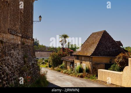 Ancienne maison typique de Pimbo, petite ville le long de la route du Puy. Chemin de Saint-Jacques en France Banque D'Images