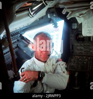 MER DE TRANQUILLITÉ, LUNE, TERRE - 20 juillet 1969 - cette vue intérieure du module lunaire Apollo 11 (LM) montre l'astronaute Edwin E. Aldrin Jr., lunaire Banque D'Images