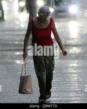 De fortes pluies avec la tempête ont frappé Prague, République Tchèque, 26 août 2022. (CTK photo/Milos Ruml) Banque D'Images