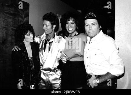 Charly McClain, Cliff Richard, Marilyn McCoo et Mickey Gilley à Solid Gold, 1982 crédit : Ron Wolfson / MediaPunch Banque D'Images