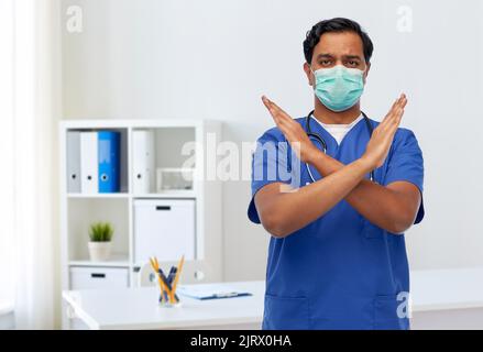 masque de médecin indien montrant un geste de refus Banque D'Images