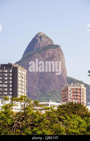 colline des frères vus de la lagune rodrigo de Freitas à Rio de Janeiro, Brésil. Banque D'Images