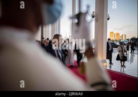 Alger, Algérie. 26th août 2022. Le président français Emmanuel Macron au Grand Mosquee de Algers à Alger sur 26 août 2022.photo par Eliot Blondt/ABACAPRESS.COM crédit: Abaca Press/Alay Live News Banque D'Images