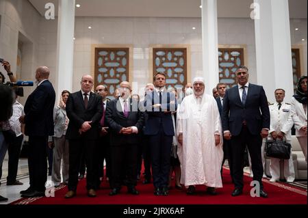 Alger, Algérie. 26th août 2022. Le président français Emmanuel Macron au Grand Mosquee de Algers à Alger sur 26 août 2022.photo par Eliot Blondt/ABACAPRESS.COM crédit: Abaca Press/Alay Live News Banque D'Images