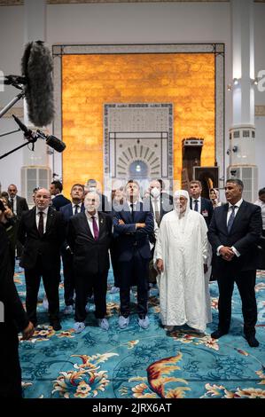 Alger, Algérie. 26th août 2022. Le président français Emmanuel Macron au Grand Mosquee de Algers à Alger sur 26 août 2022.photo par Eliot Blondt/ABACAPRESS.COM crédit: Abaca Press/Alay Live News Banque D'Images