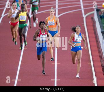 Marileidy Paulino et Allyson Felix participant à la finale de relais mixte aux Championnats du monde d'athlétisme, Hayward Field, Eugene, Oregon USA sur le Banque D'Images