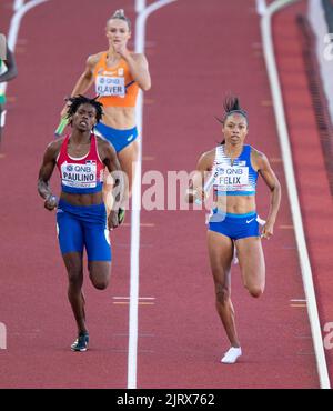 Marileidy Paulino et Allyson Felix participant à la finale de relais mixte aux Championnats du monde d'athlétisme, Hayward Field, Eugene, Oregon USA sur le Banque D'Images