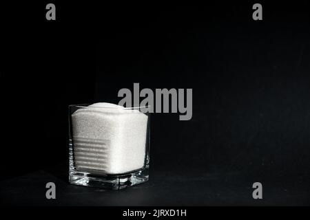 sucre dans un verre transparent avec espace de copie Banque D'Images