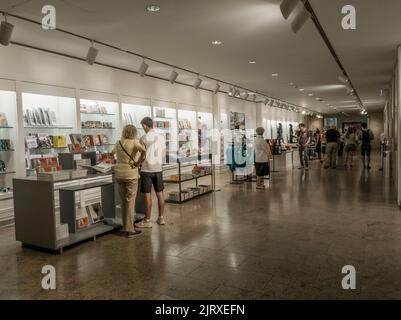 Boutique de cadeaux par satellite au Metropolitan Museum of Art de New York, jeudi, 25 août 2022. (© Richard B. Levine) Banque D'Images