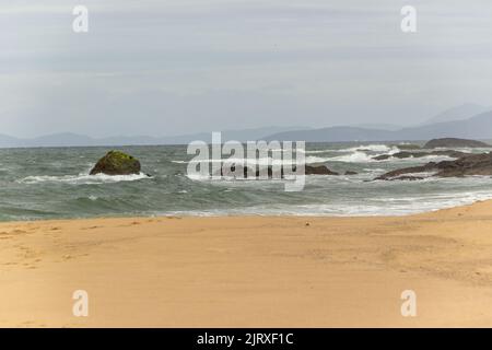 Belvédère de la plage rouge à Penha Santa Catarina Brésil Banque D'Images