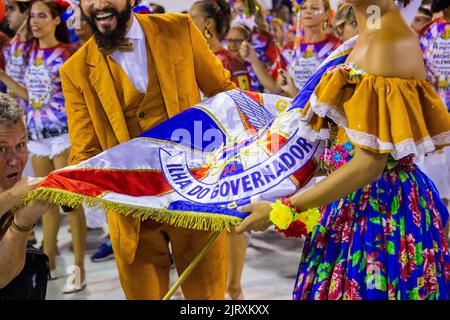 Drapeau de l'école de samba Union de l'île, marques de Sapucai, Rio de Janeiro, Brésil - 23 janvier 2019: Drapeau de l'école de samba Union da Ilha pendant Banque D'Images