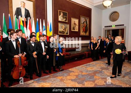 Amsterdam, Niederlande. 26th août 2022. Princesse Beatrix des pays-Bas au Koninklijk Concertgebouw à Amsterdam, sur 26 août 2022, pour assister au concert de l'Orchestre de la Jeunesse de l'Union européenne, c'est la 30th fois que l'orchestre se produit au Concertgebouw avec des membres de toute l'Union européenne, Princesse Beatrix est l'orchestre patroness Credit: Albert Nieboer/pays-Bas OUT/point de vue OUT/dpa/Alamy Live News Banque D'Images