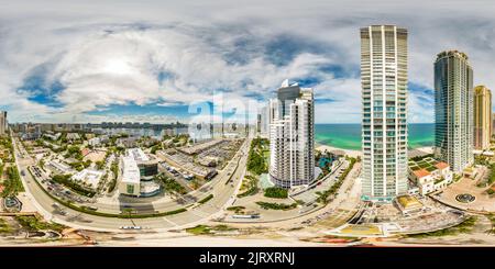 Vue panoramique à 360° de Tour de haute sur Collins Avenue Sunny Isles Beach tourné avec 360 drones aériens USA