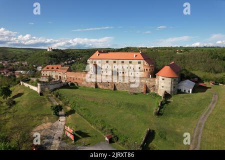 Château de Dolni Kounice, région de Moravie, république tchèque, Europe, vue panoramique aérienne Banque D'Images