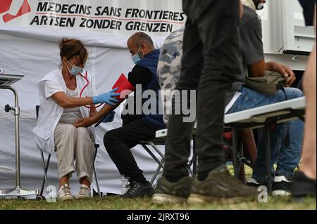 Ter Apel, pays-Bas. 26th août 2022. Aujourd'hui, médecins sans frontières traite également pour la première fois des personnes aux pays-Bas, au centre national d'asile de Ter Apel. Il est situé dans le nord, directement à la frontière allemande. Crédit : Lars Klemmer/dpa/Alay Live News Banque D'Images