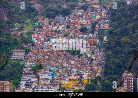 Marta Slum vue sainte de l'Agulhinha Inhanga le sommet à Copacabana à Rio de Janeiro. Banque D'Images