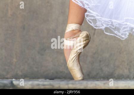 le pied de la ballerine sur la pointe de la pieds lors d'un spectacle à rio de janeiro. Banque D'Images