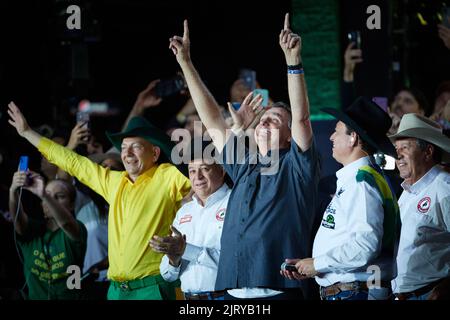Barretos, Brésil. 26th août 2022. Le président brésilien et candidat à la réélection Jair Bolsonaro assiste à l'ouverture du rodéo international de 28th à Barretos, Sao Paulo, au Brésil, sur 26 août 2022. (Photo par Igor do Vale/Sipa USA) crédit: SIPA USA/Alay Live News Banque D'Images