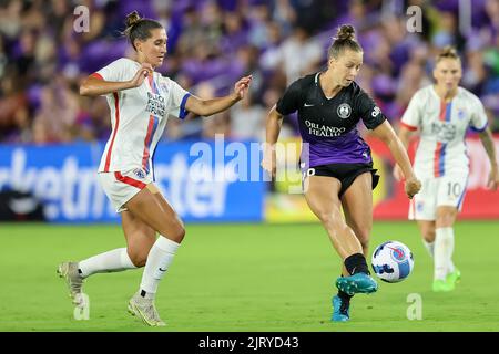 Orlando, États-Unis. 26th août 2022. 26 août 2022: Le milieu de terrain de la fierté d'Orlando MEGGIE DOUGHERTY HOWARD (28) passe le ballon pendant le match de football de la fierté d'Orlando contre OL Reign de la NWSL au stade Explora à Orlando, FL sur 26 août 2022. Crédit : ZUMA Press, Inc./Alay Live News Banque D'Images