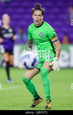 Orlando, États-Unis. 26th août 2022. 26 août 2022: ERIN MCLEOD, gardien de but de la fierté d'Orlando (1), fait un pâté de maisons pendant le match de football de la fierté d'Orlando contre OL Reign de la NWSL au stade Exploria à Orlando, FL sur 26 août 2022. Crédit : ZUMA Press, Inc./Alay Live News Banque D'Images
