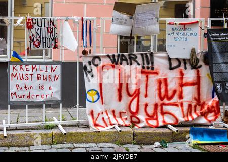Protestation contre la guerre en Ukraine devant l'ambassade de Russie à Tallinn, Estonie, pays baltes, Europe Banque D'Images