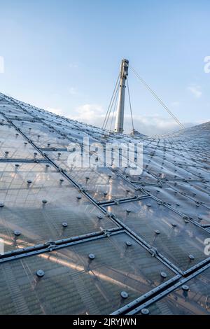 Supports et panneaux sur le toit de la tente du stade olympique, visite du toit de la tente du stade olympique, stade olympique, parc olympique, Munich, Bavière, Allemagne Banque D'Images