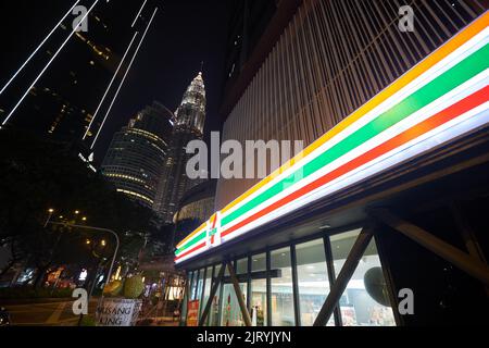 KUALA LUMPUR, MALAISIE - VERS JANVIER 2020 : extérieur du magasin 7-Eleven à Kuala Lumpur. Banque D'Images