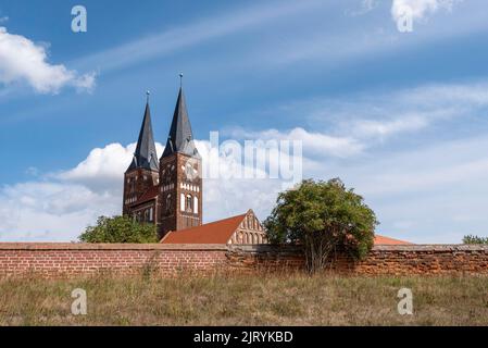 Le monastère de Jerichow, considéré comme le plus ancien bâtiment en briques d'Allemagne, situé sur la route romane, Collégiale de Sainte Marie et Saint-Nicolas Banque D'Images