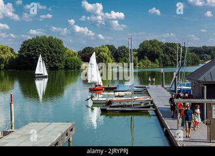 Allemagne, Bocholt, Basse-Rhin, Westmuensterland, Muensterland, Westphalie, Rhénanie-du-Nord-Westphalie, NRW, Aasee Bocholt, paysage marin, centre de loisirs, zone de loisirs locale, étape d'atterrissage sur le bord du lac, bateaux à voile Banque D'Images