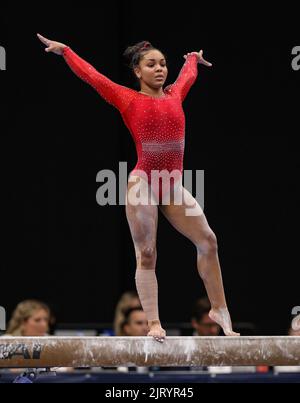 21 août 2022: Konnor McClain participe sur le faisceau de balance lors des finales des Championnats de gymnastique américains 2022 à l'Amalie Arena de Tampa, FL. Kyle Okita/CSM Banque D'Images