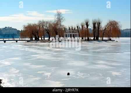 L'île d'amour du lac Ternopil dans la ville de Ternopil en Ukraine Banque D'Images