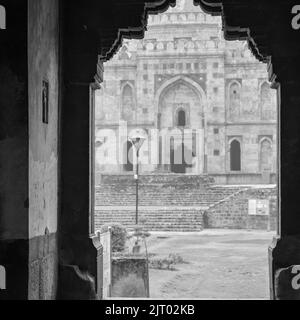 Mughal Architecture à l'intérieur de Lodhi Gardens, Delhi, Inde, belle architecture à l'intérieur de la mosquée à trois dômes dans Lodhi Garden est dit être le Ven Banque D'Images