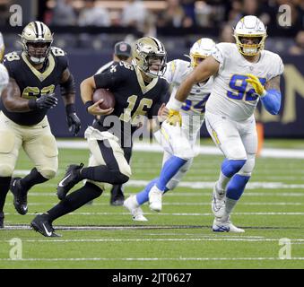 La Nouvelle-Orléans, États-Unis. 26th août 2022. Le livre Ian Quarterback de la Nouvelle-Orléans Saints (16) se démène contre les Chargers de Los Angeles au Caesars Superdome de la Nouvelle-Orléans vendredi, 26 août 2022. Photo de AJ Sisco/UPI. Crédit : UPI/Alay Live News Banque D'Images