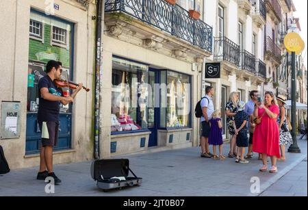 Musicien de rue à Porto Portugal Banque D'Images