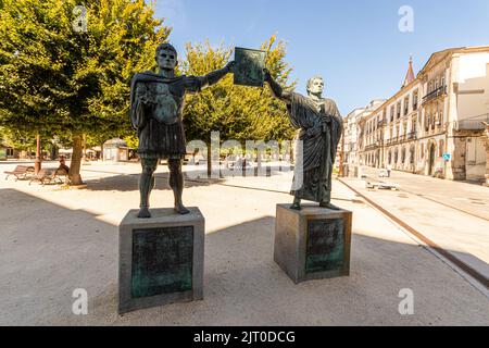 Lugo, Espagne. Monument à Paullus Fabius Maximus et César Augustus, fondateurs de Lucus Augusti Banque D'Images