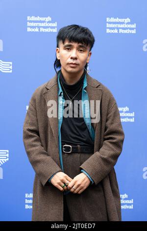 Ocean Vuong, poète américain vietnamien, essayiste et romancier, a pris le parc dans un discours pour le bon Grief! Salon littéraire, une vitrine de spectacle célébrant le chagrin sous toutes ses formes, au Festival International du livre d'Édimbourg 2022. 2014 Bourse Ruth Lilly/Sargent Rosenberg de la Fondation Poésie, 2017 T.S. Prix Eliot pour sa poésie. Photos Alamy/ Credit: Pauline Keightley/Alamy Live News Banque D'Images