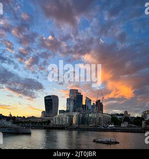 Coucher de soleil sur la ville de Londres et la Tamise Banque D'Images