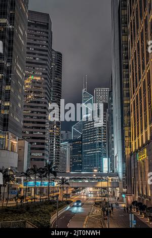Un cliché vertical de l'architecture moderne de Honk Kong avec la Tour de la Banque de Chine en arrière-plan. Banque D'Images