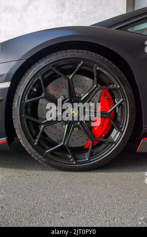 Une voiture de luxe Lamborghini Aventador SVJ noir mat Banque D'Images