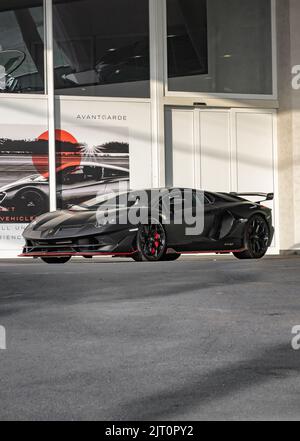 Une voiture de luxe Lamborghini Aventador SVJ noir mat Banque D'Images