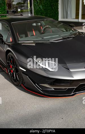 Une voiture de luxe Lamborghini Aventador SVJ noir mat Banque D'Images