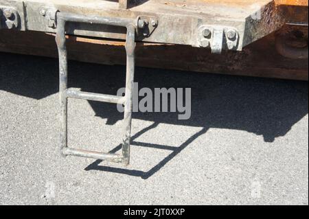 Gros plan des détails de l'ancien équipement militaire détruit. Matériel russe détruit transformé en ferraille. Pendant la bataille, l'armée russe equi Banque D'Images