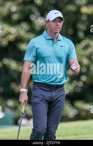 Atlanta, Géorgie, États-Unis. 26th août 2022. Rory McIlory part du green 2nd lors du deuxième tour du championnat DE TOUR au club de golf d'East Lake. (Image de crédit : © Debby Wong/ZUMA Press Wire) Banque D'Images