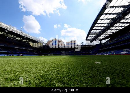 27th août 2022 ; Stamford Bridge, Chelsea, Londres, Angleterre : Premier League football, Chelsea versus Leicester City : vue générale de l'extrémité du bassin et du terrain Banque D'Images