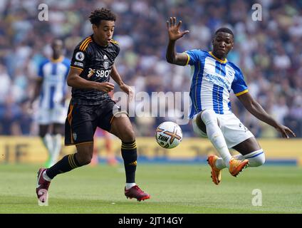 Tyler Adams de Fulham (à gauche) et Moises Caicedo de Brighton et Hove Albion se battent pour le ballon lors du match de la Premier League au stade AMEX de Brighton. Date de la photo: Samedi 27 août 2022. Banque D'Images