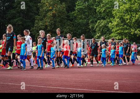 Westerburg, Allemagne. 27th août 2022. Westerburg Allemagne, 27 août 2022: Joueurs de Hoffenheim avant le match amical de pré-saison entre TSG Hoffenheim et Bayer 04 Leverkusen à Westerburg, Allemagne. (Norina Toenges/Sports Press photo/SPP) crédit: SPP Sport Press photo. /Alamy Live News Banque D'Images