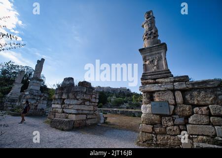 Vue sur les ruines de l'Odéon de l'Agrippa à l'intérieur de l'ancienne Agorà à Athènes Banque D'Images