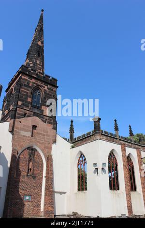 Tour St Marys et ruines du Prieuré de Birkenhead datant du 12th siècle Banque D'Images